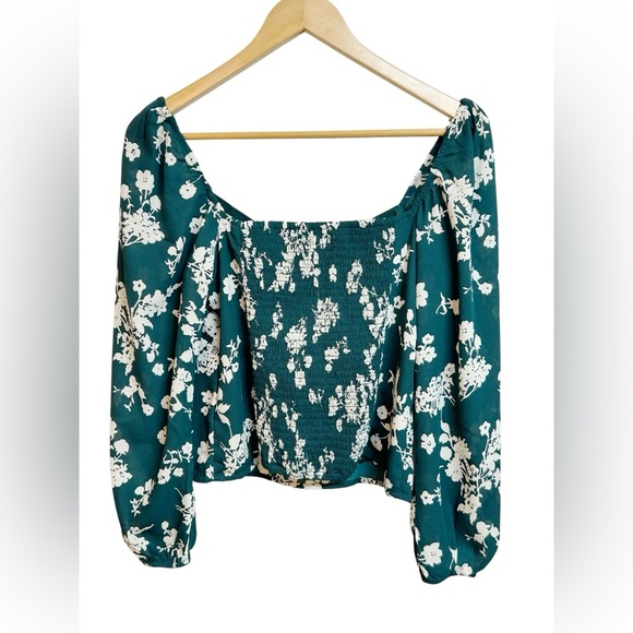 Abercrombie & Fitch Green Long Sleeve Smocked Cinched Cut Out Top Size M - Picture 8 of 9